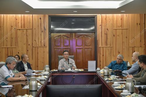 DATUK DR ISMAIL PARLAN