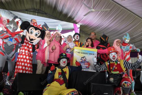 KL45_04112017_HARI_BN201711020158