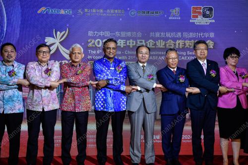 DATUK SERI REEZAL MERICAN NAINA MERICAN