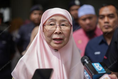 DATUK SERI DR WAN AZIZAH WAN ISMAIL