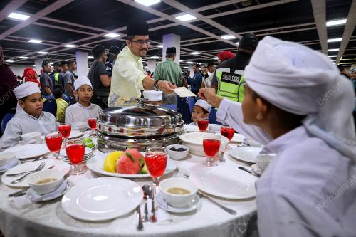DATUK DR ASYRAF WAJDI DUSUKI