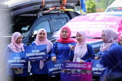 SUKARELAWAN SKUAD MISI BANTUAN BANJIR