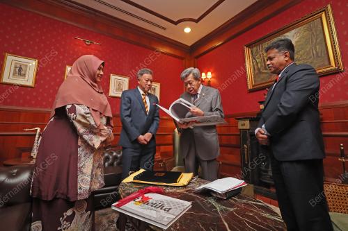 SULTAN SHARAFUDDIN IDRIS SHAH
