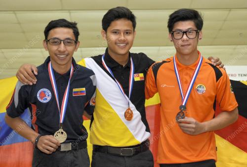 KL45_09032015_BOWLING