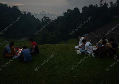 BERBUKA PUASA
