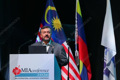 DATUK SERI AMIR HAMZAH AZIZAN