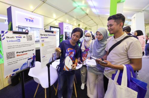 PROGRAM SETAHUN BERSAMA KERAJAAN MADANI
