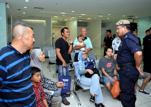 KL45_11082012_POLIS_BERBUKA