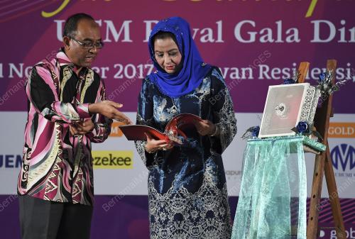 KL45_11112017_RAJA_ZARITH_BN201711100973