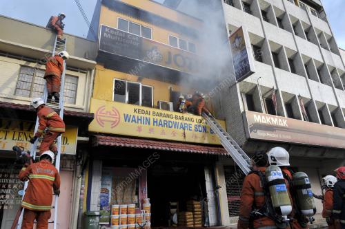 KL45_13092012_KEDAI_TERBAKAR
