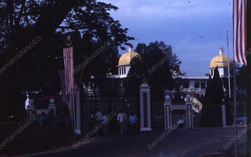 HARI KEPUTERAAN AGONG