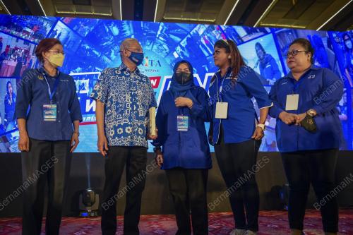 DATUK SERI ISMAIL SABRI YAAKOB