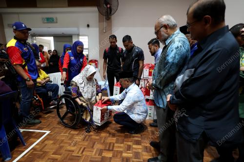 SENATOR DATUK DR MOHD NA'IM MOKHTAR