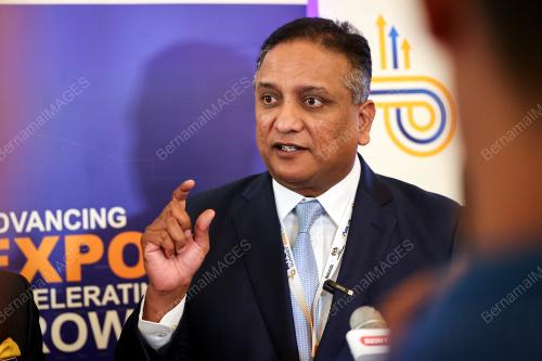 DATUK SERI REEZAL MERICAN NAINA MERICAN