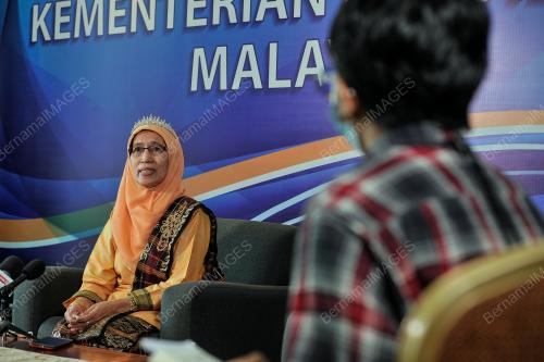 NOORIZAN MOHAMED