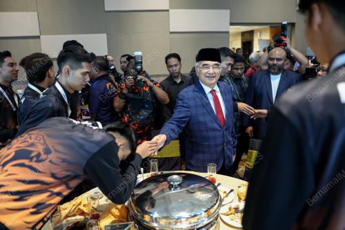 TUN MOHD ALI RUSTAM