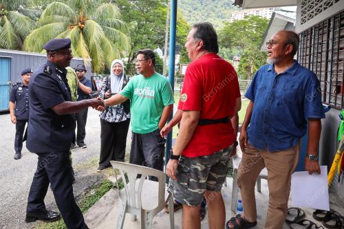 DATUK HUSSIESN OMAR KHAN