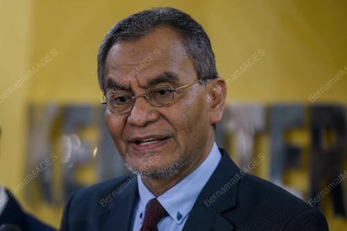 DATUK SERI DR DZULKEFLY AHMAD