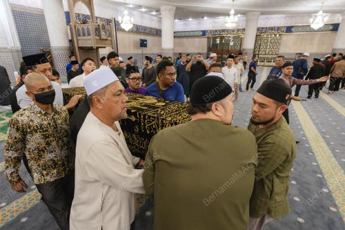 SOLAT JENAZAH DATUK KAMIL MISUARI