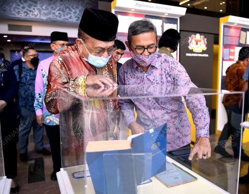 TAN SRI DR RAIS YATIM