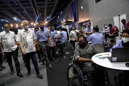 DATUK SERI ISMAIL SABRI YAAKOB