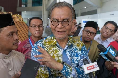 DATUK SERI DR DZULKEFLY AHMAD