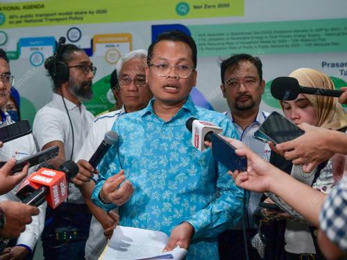 NIK NAZMI NIK AHMAD