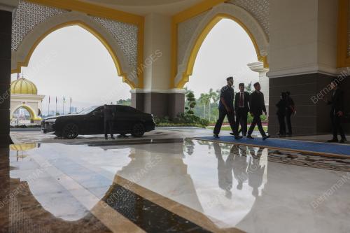 SANTAPAN MAKAN TENGAH HARI AGONG ASEAN