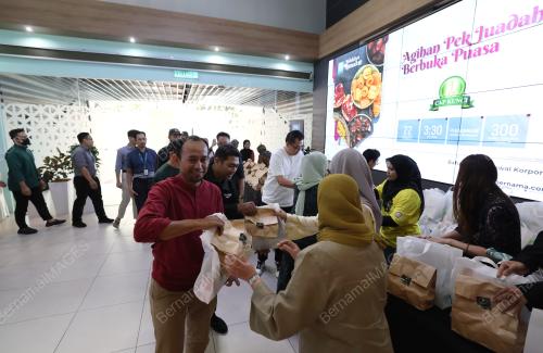 AGIHAN PEK JUADAH BERBUKA PUASA