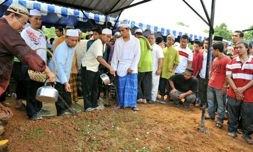 TANAH RUNTUH