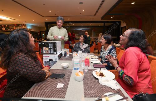 MAJLIS MAKAN MALAM DEEPAVALI WARGA BERNAMA
