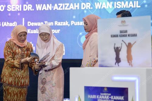 DATUK SERI DR WAN AZIZAH WAN ISMAIL