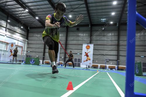 PROGRAM PEMBANGUNAN BAKAT BADMINTON BAGI ORANG PEKAK