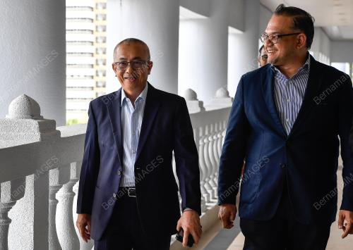 DATUK ROZMAN ISLI