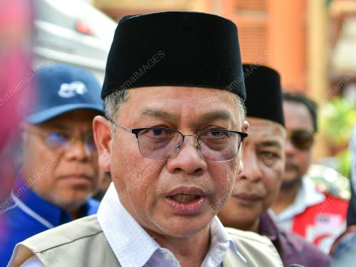 DATUK DR MOHD NAIM MOKHTAR