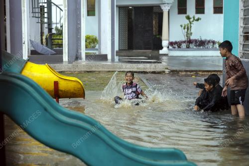 TINJAUAN CUACA HUJAN