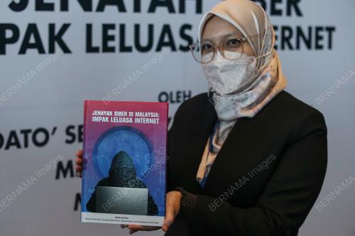 BUKU JENAYAH SIBER DI MALAYSIA: IMPAK LELUASA INTERNET