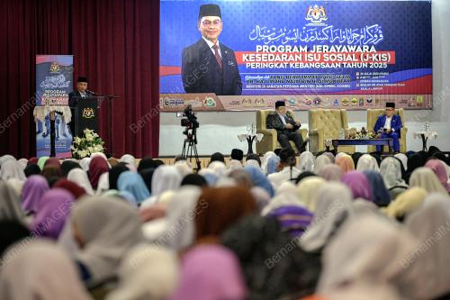 DATUK DR MOHD NA'IM MOKHTAR