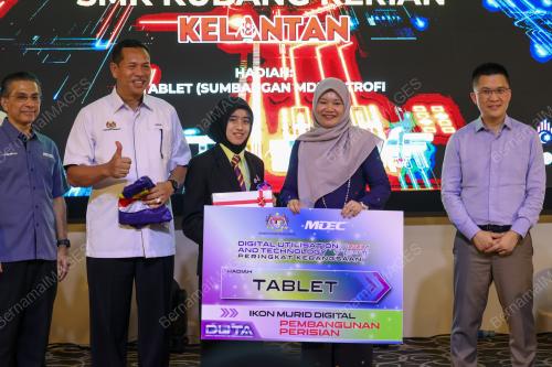 FADHLINA SIDEK
