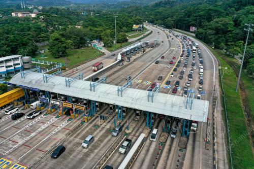 ALIRAN TRAFIK MENGHALA PUSAT BANDAR