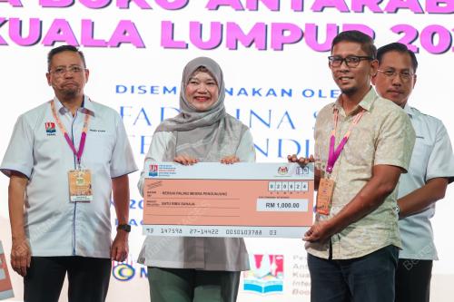 FADHLINA SIDEK