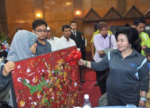 DATIN SERI ROSMAH MANSOR
