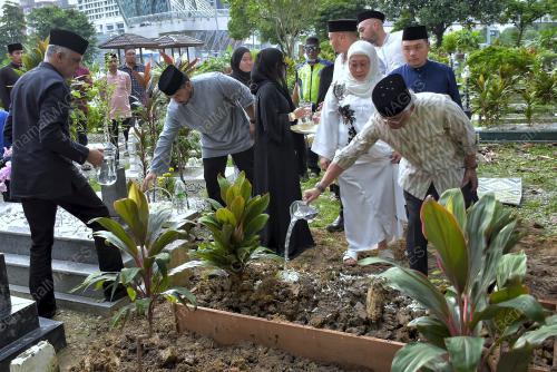 AL-SULTAN ABDULLAH RIÃ•AYATUDDIN AL-MUSTAFA BILLAH SHAH