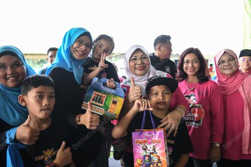 KL46_04112017_HARI_BN201711020158