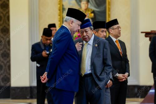 SULTAN SHARAFUDDIN IDRIS SHAH
