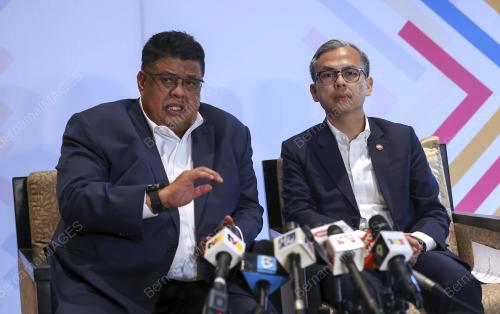 FAHMI FADZIL