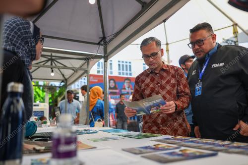 FAHMI FADZIL