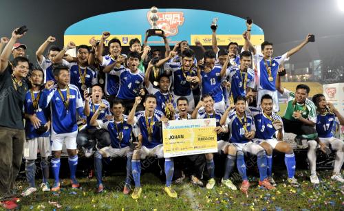 KL46_06112012_BOLA