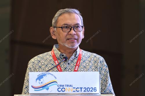 DR AKHMAL YUSOF