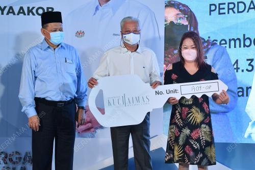 DATUK SERI ISMAIL SABRI YAAKOB